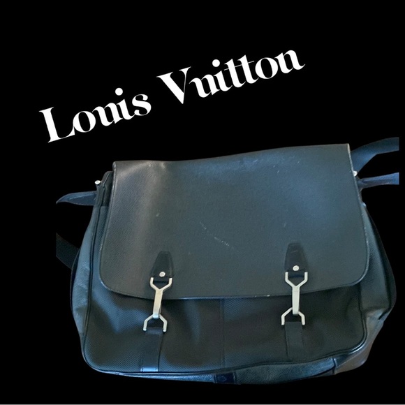 Authentic Mens Louis Vuitton Messenger Bag. - Picture 1 of 10